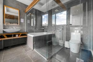 Suite Gia Đình Có Ban Công (Family Suite with Balcony)