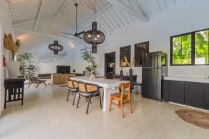 Elegant 3 BR villa huge pool in central Canggu