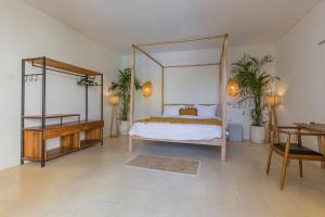 Elegant 4 BR villa huge pool in central Canggu