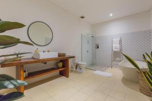 Elegant 4 BR villa huge pool in central Canggu