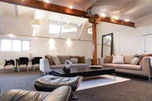 True New York style Newmarket Loft Apartment - Newmarket