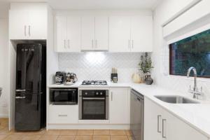 City Villa l Close to Everything l Whole home l Pet friendly