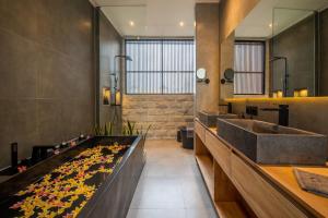 Luxury villa GoldenSun Canggu