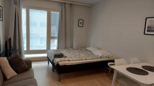 Very nice studio right next to the train station and free parking Kotimaailma Apartments
