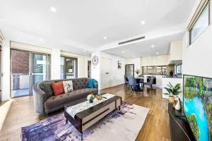 Centre of Newtown 1 BED APT - Sydney