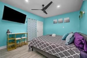 Cute and Cozy Studio Near Galleria