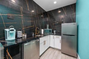 Cute and Cozy Studio Near Galleria