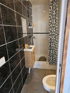 Appartements studio a 30 min des lacs : photos des chambres