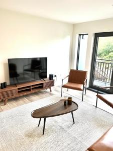 Luxury 2 Bed Apartment in Quincy