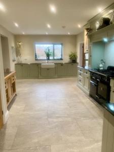 Secluded Countryside Home, Hot Tub, Onsite Pub, Pool Table, Sleeps upto 13, Perfect for a family get together