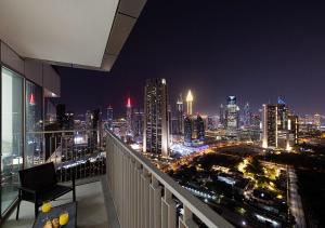Luxury 2 BR Apartment, 5 Mins to Dubai Mall with Amazing view in DownTown Views 2