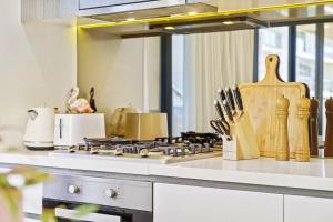 Stunning 2 Bedroom Apt at Waterloo