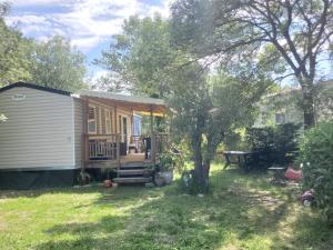 Campings GC - Confort et detente, 3 ch, 2 sdb, au calme, sur parcelle arboree : photos des chambres