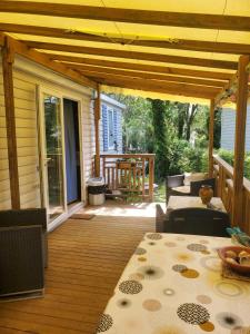 Campings GC - Confort et detente, 3 ch, 2 sdb, au calme, sur parcelle arboree : photos des chambres