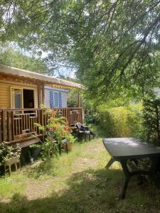 Campings GC - Confort et detente, 3 ch, 2 sdb, au calme, sur parcelle arboree : photos des chambres