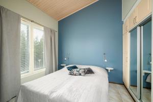 SeaStar 215 by Hiekka Booking