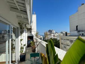ELEGANT 2 BEDROOM PENTHOUSE IPANEMA BEST LOCATION