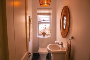 The Bali Cottage, Voëlklip