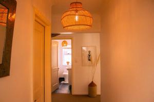 The Bali Cottage, Voëlklip