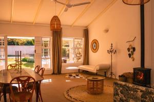 The Bali Cottage, Voëlklip