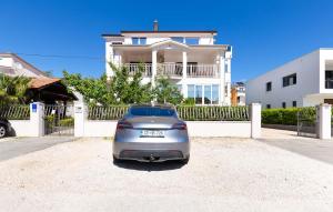 Apartment Ana with Terrace & Pet-friendly