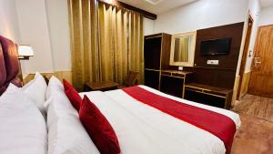 Hotel Ocean Open Terrace ! Mall Road Hotel !