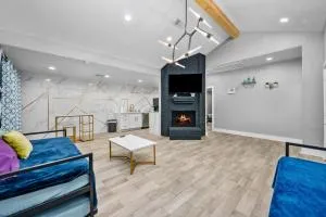 Spacious Galleria Apartment with Free Park - Charter Bank Building Heliport