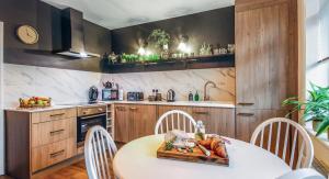 KIRA Beach Apartment, Hove Beach