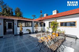 StayVista at The Alcove with Breakfast & BBQ Grill