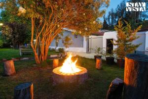 StayVista at The Alcove with Breakfast & BBQ Grill