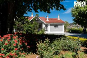 StayVista at The Alcove with Breakfast & BBQ Grill