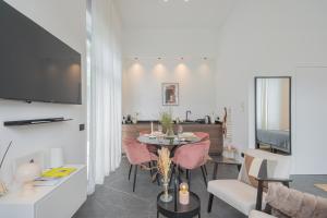 Piccola Como Lotus by RentComo