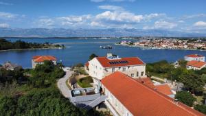 Dalmatia Nin Apartment with Private Jacuzzi