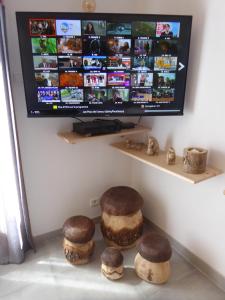 le chalet Cerdan - classé 3 étoiles - 5 personnes-2 chambres- parking -garage-jardin-WIFI-rénové en 2023