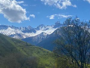 Appartements vue splendide montagnes centre village pieds des pistes et remontees Mecaniques : photos des chambres