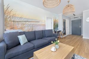 Bright Spacious Apartment with Parking Mazowiecka by Noclegi Renters