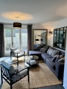 Maison de charme idéalement située - Le Four-à-Chaux