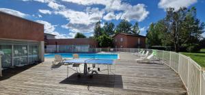 Appartements Vue sur le golf chez les grats-piscine-clim : photos des chambres