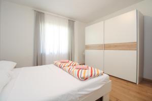 Apartments Pjescana Uvala 606