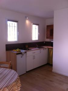 Maisons de vacances Les Merles : joli studio dans la campagne Aixoise. : photos des chambres