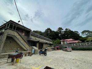 SKYROCK VILLA SG LEMBING