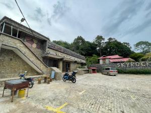 SKYROCK VILLA SG LEMBING