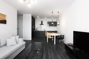 NEARTOpl AC Apartments Deluxe Vermelo PARKING