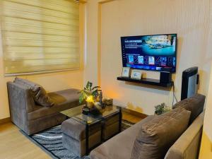 Stylish 1 BR near BGC+airport!Netflix+Dsny+50mbps