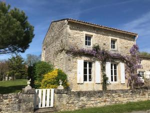 Villas Maison ancienne avec piscine au milieu des vignes : photos des chambres