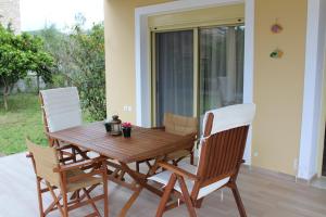 Yellow House close to the beach