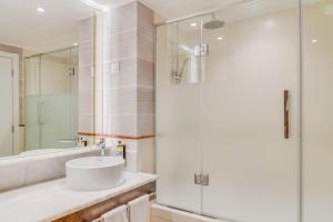 Double or Twin Room with Sea View (2 Adults + 1 Child) room in Pestana Delfim Beach & Golf Hotel