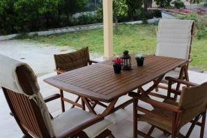 Yellow House close to the beach