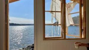 Seaside dream with jetty & guest cottage - Dramsvik
