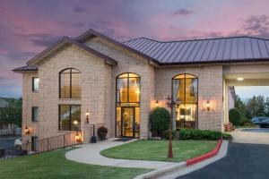 Super 8 by Wyndham Branson Andy Williams Theatre